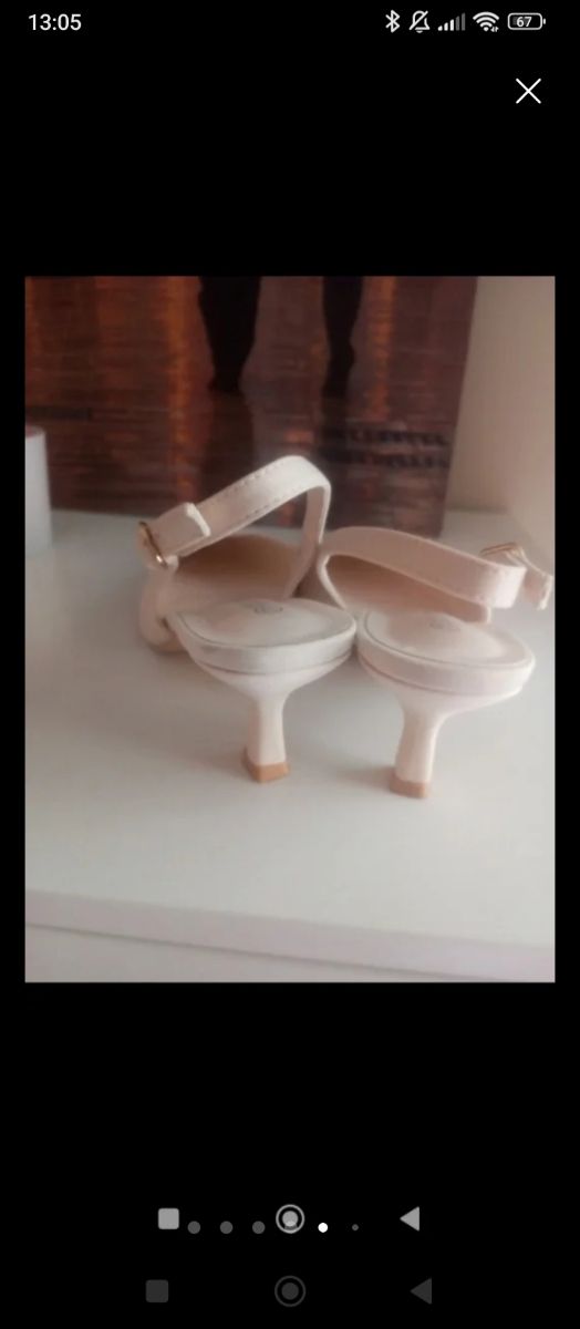 Tacones beige destalonados