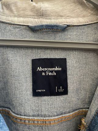 Cazadora vaquera Abercrombie con capucha - talla S