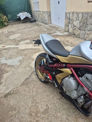 Kawasaki ER6n 650cc limitada