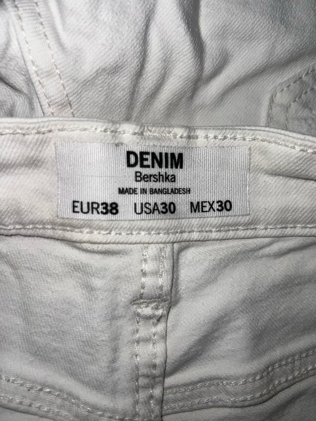 Shorts vaqueros blancos rotos