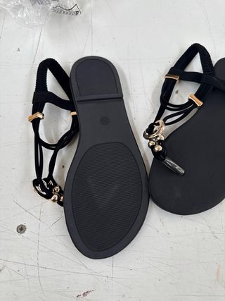 Sandalias planas negras mujer