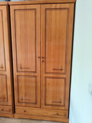Armario de pino. Regalo estantería nueva.