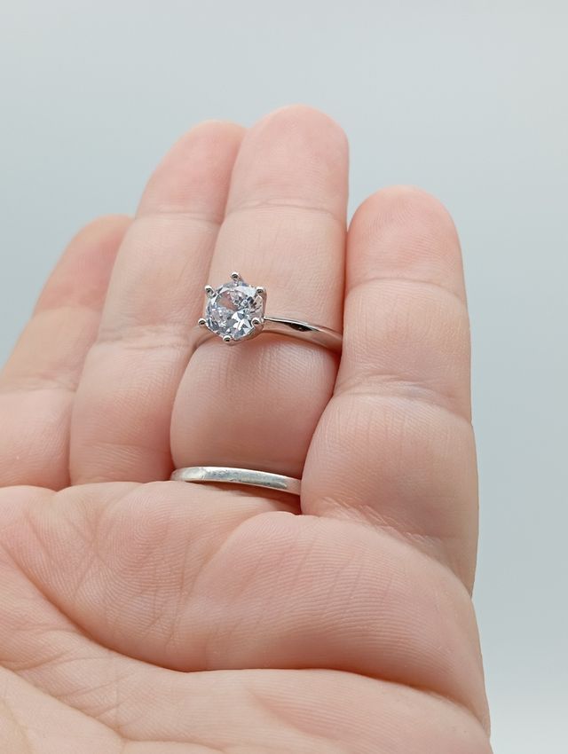 Anillo solitario chapado en plata 925