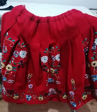 Traje Extremeño: falda y corpiño. Completo. 