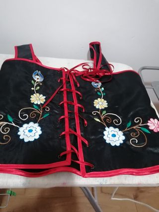 Traje Extremeño: falda y corpiño. Completo. 