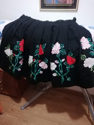 Traje Extremeño: falda y corpiño. Completo. 