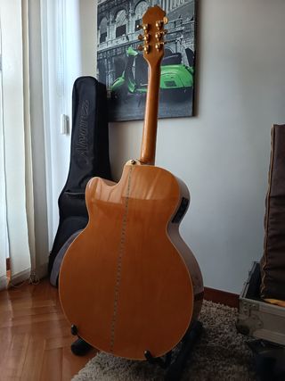 Guitarra Electroacústica Epiphone J-200 EC Studio