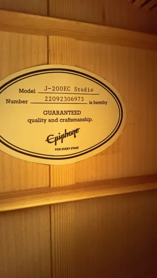 Guitarra Electroacústica Epiphone J-200 EC Studio