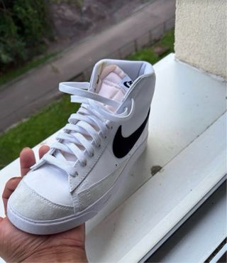 Nike Blazer Mid '77 - Blancas y Negras