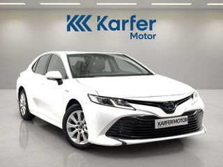 Toyota Camry 2.5 220H Business