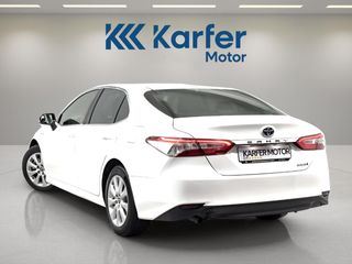Toyota Camry 2.5 220H Business