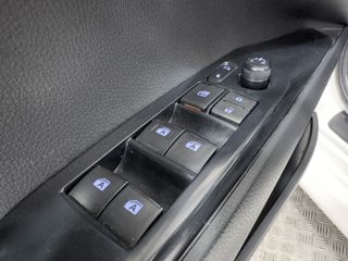 Toyota Camry 2.5 220H Business