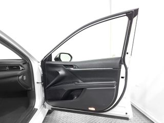 Toyota Camry 2.5 220H Business