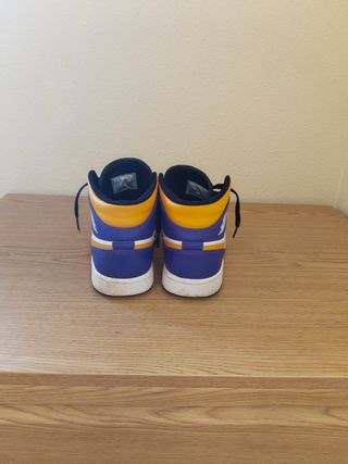 Zapatillas Jordán 1 Mid Lakers