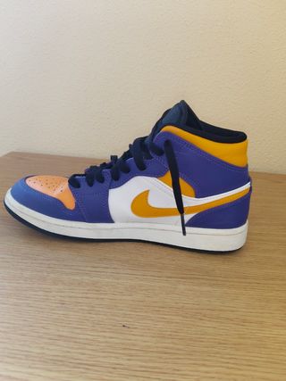 Zapatillas Jordán 1 Mid Lakers