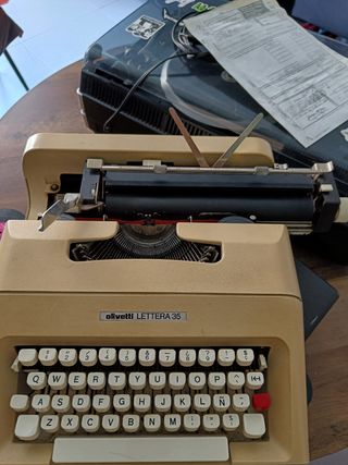 Olivetti Lettera 35 - Máquina de escribir