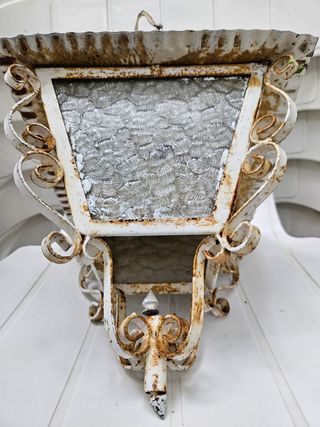 Farol antiguo de hierro y cristal