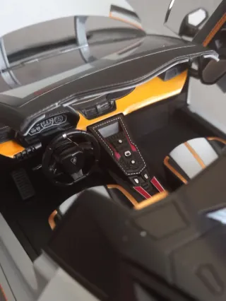 1/18 Lamborghini Aventador SVJ NUEVO