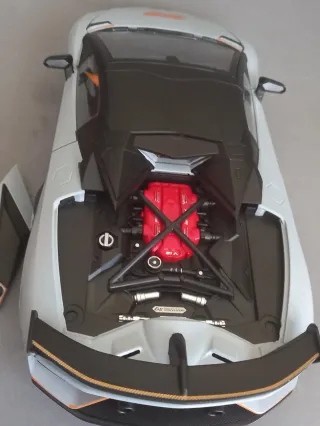 1/18 Lamborghini Aventador SVJ NUEVO