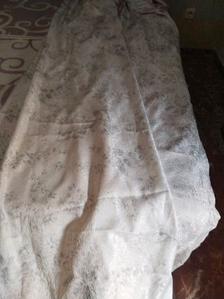 Cortinas grises y blancas Son 2