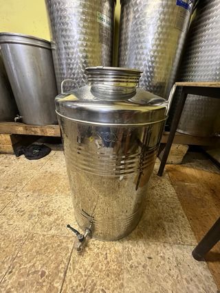 Contenitore acciaio inox olio.
