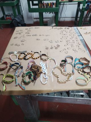 160 piezas de bisutería mujer: collares, pulseras,