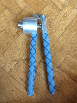 Selladora manual viales