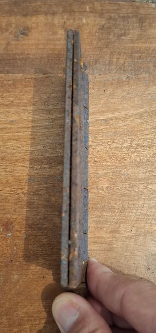 Bisagra de hierro forjado antigua