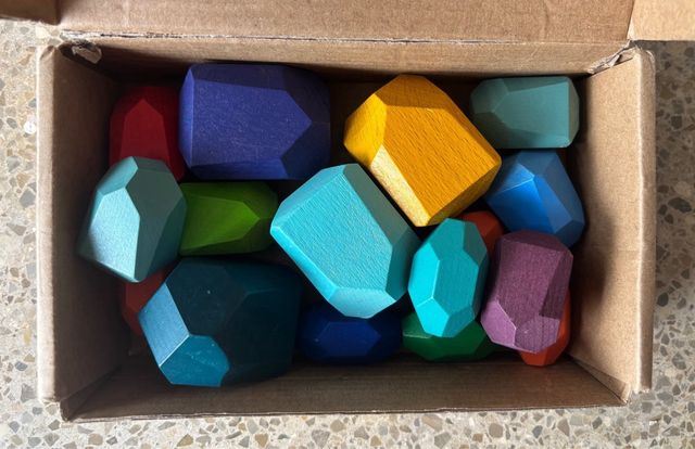 Maletín alfabeto infantil cursiva + rocas montesso