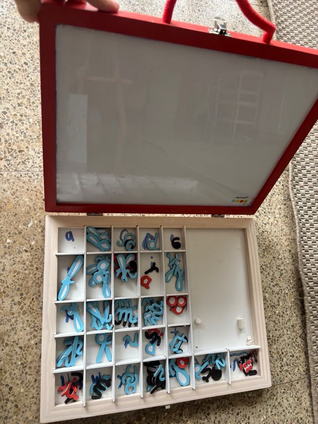 Maletín alfabeto infantil cursiva + rocas montesso