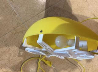 Candeeiro amarelo em forma de balão