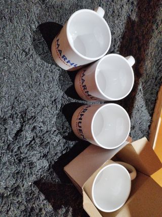 4 Tazas publicitarias en perfecto estado