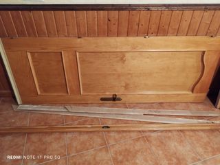 Puertas madera. 8 individuales y una doble 