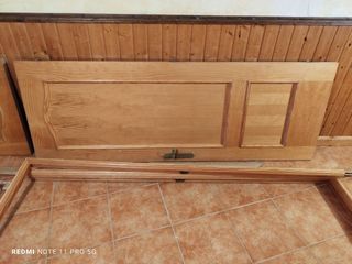 Puertas madera. 8 individuales y una doble 