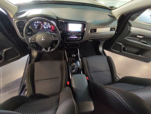 Mitsubishi Outlander 220 DI-D Motion 2WD 5 Plazas
