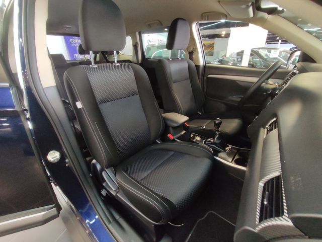 Mitsubishi Outlander 220 DI-D Motion 2WD 5 Plazas