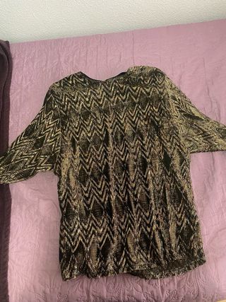 Camiseta U Bella dorada y negra
