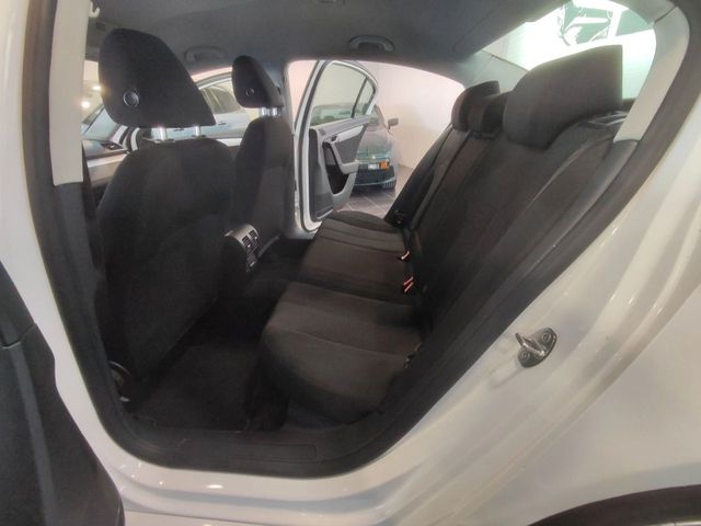 VOLKSWAGEN Passat 1.6 TDI 105cv Business Bluemotion