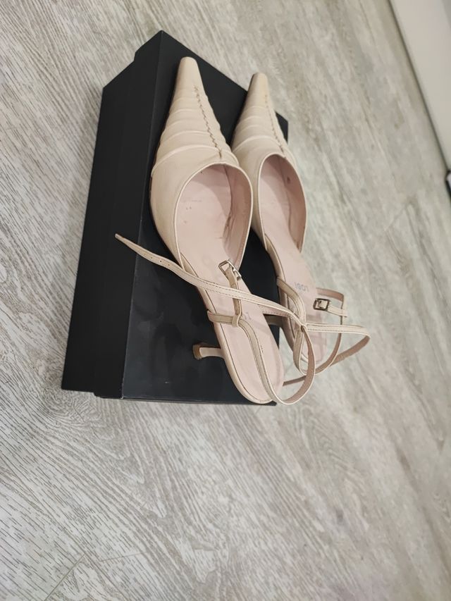 Zapatos tacón beige