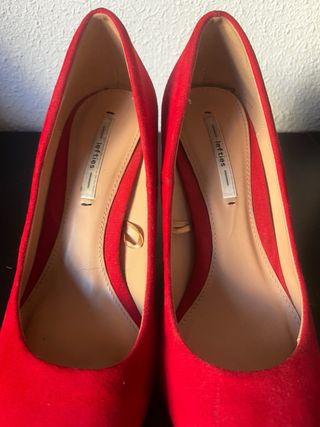 Salones rojos Lefties
