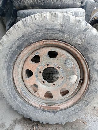 Llanta Nissan Patrol 16" usada