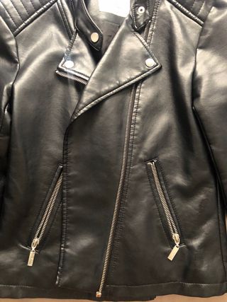 Chaqueta negra cuero sintético