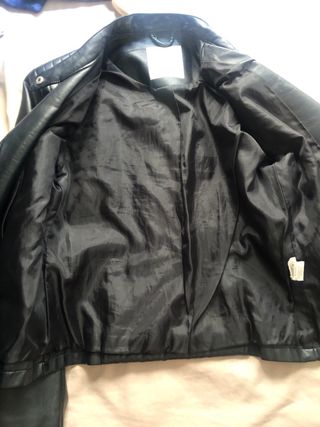Chaqueta negra cuero sintético