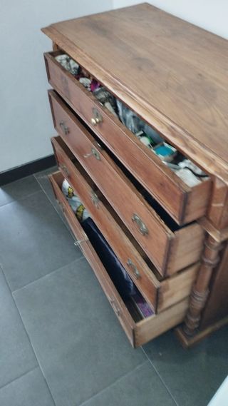 Cómoda antigua madera castaño