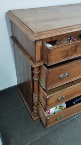 Cómoda antigua madera castaño