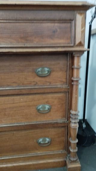 Cómoda antigua madera castaño