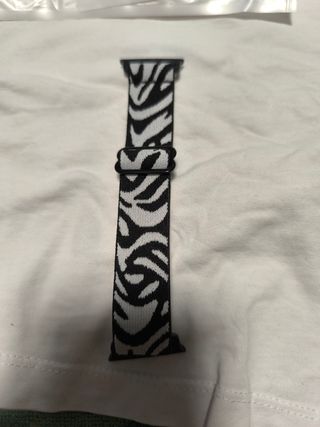 pulseira de relógio com um padrão de zebra, projet