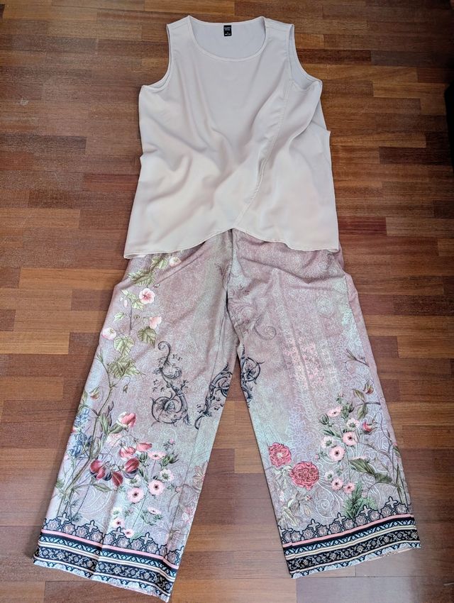 Conjunto blusa y pantalón estampado.