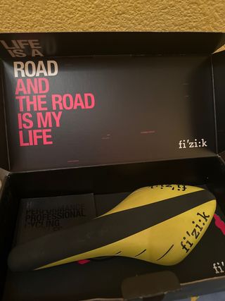 Sillín Fizik R5 - Amarillo/Negro