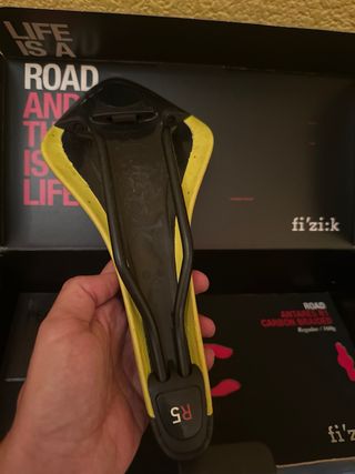 Sillín Fizik R5 - Amarillo/Negro